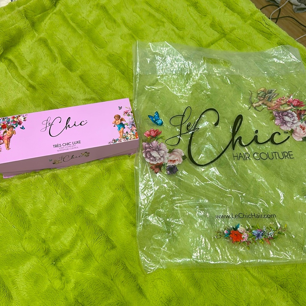 LE CHIC TRES CHIC LUXE IONIC COMB WITH TEMPERATURE CONTROL HAIR STRAIGHTENER!